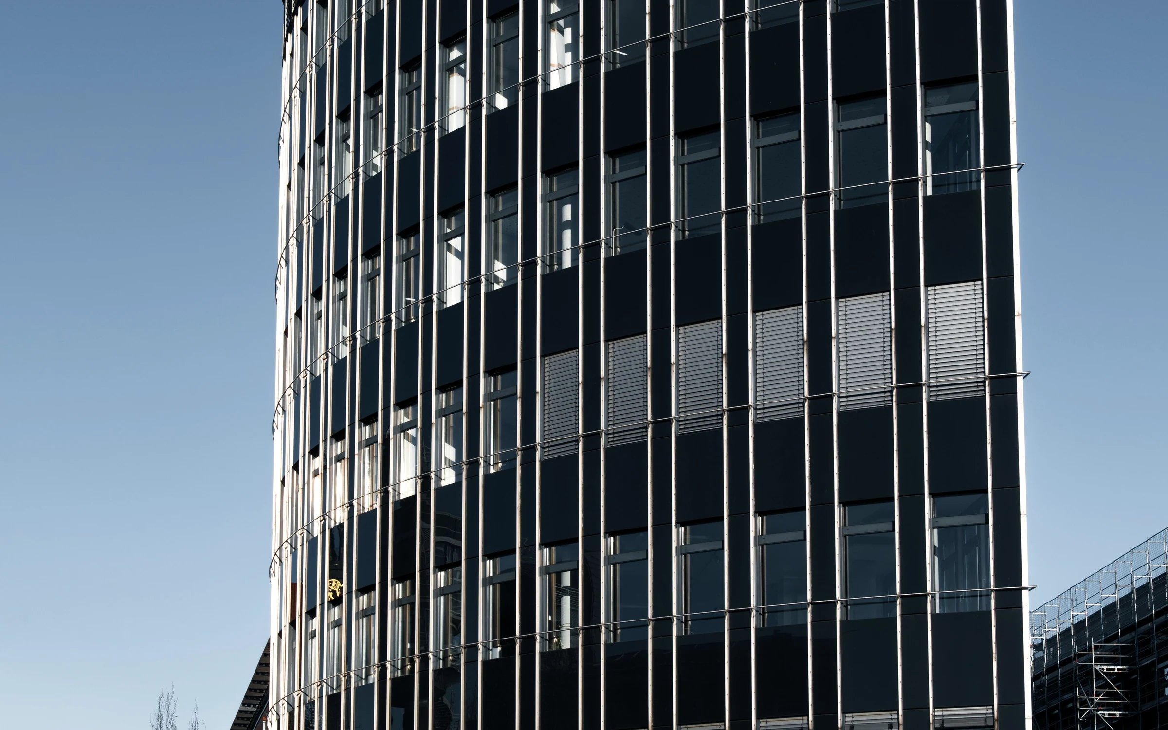 Fassade eines modernen Bürogebäudes